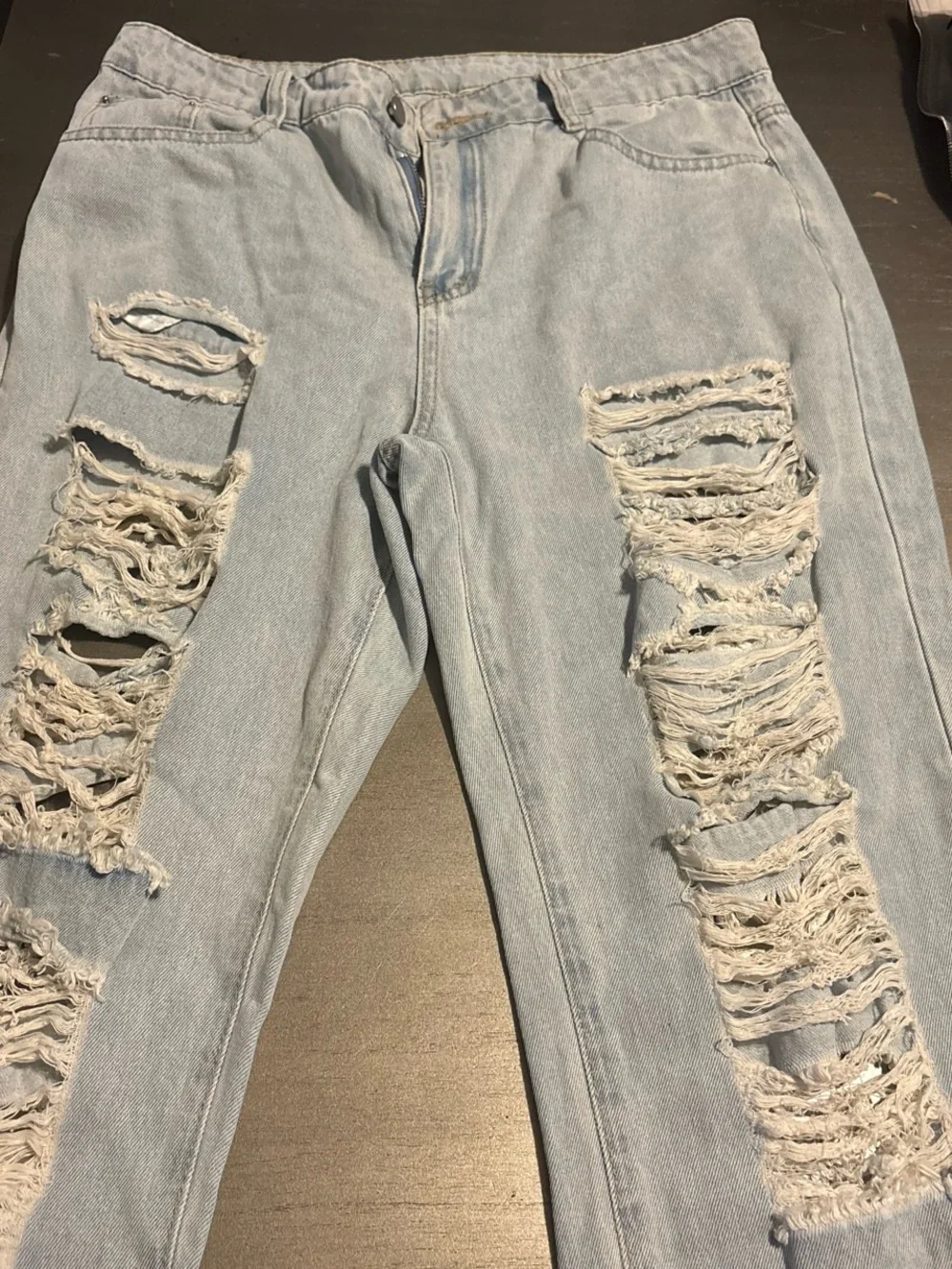 Light Wash Distressed Women’s Jeans